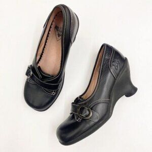 EUC - Vintage John Fluevog black wedge Size 6